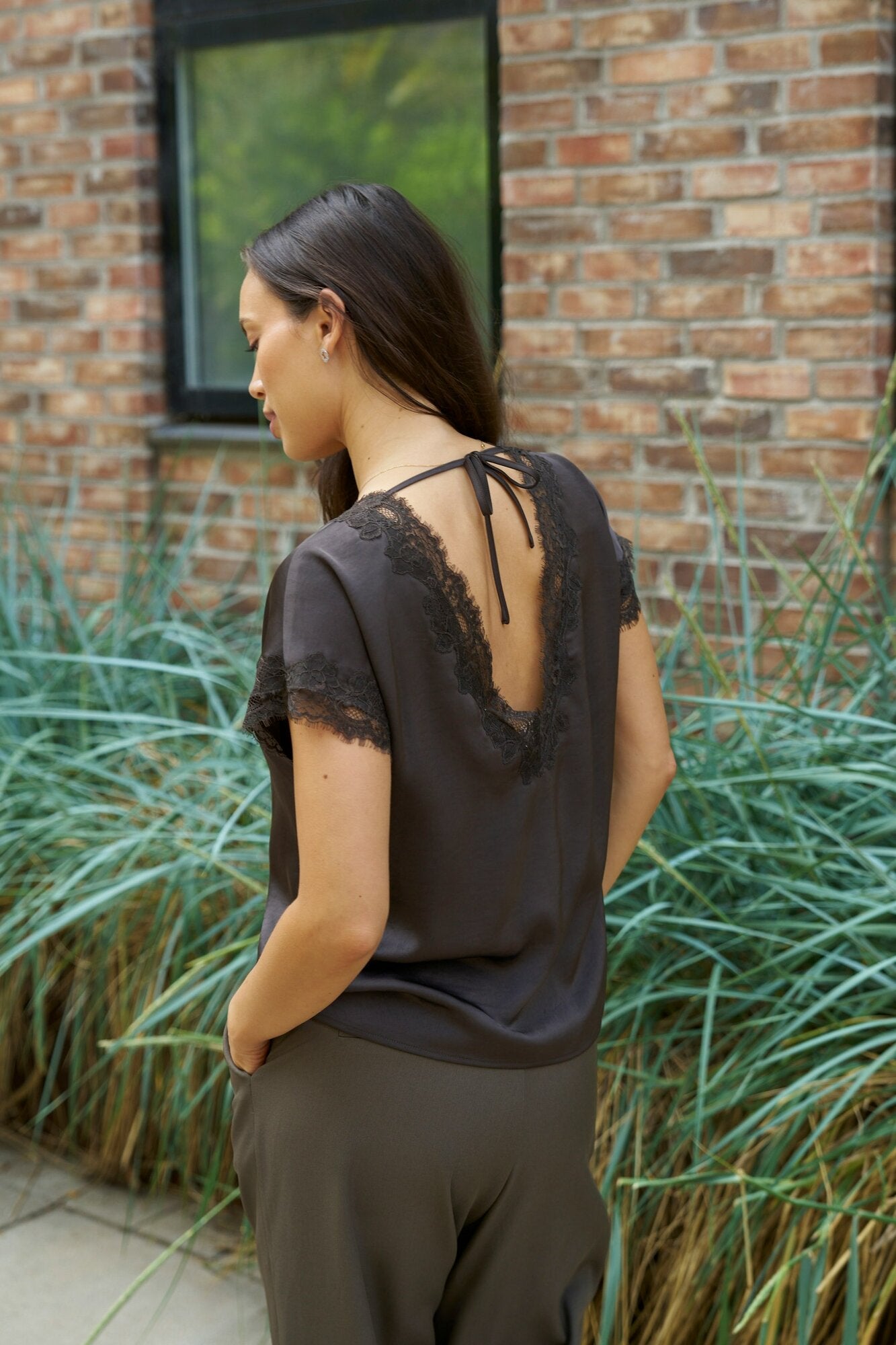 Benera Heavy Sateen blondebluse – Dark Brown